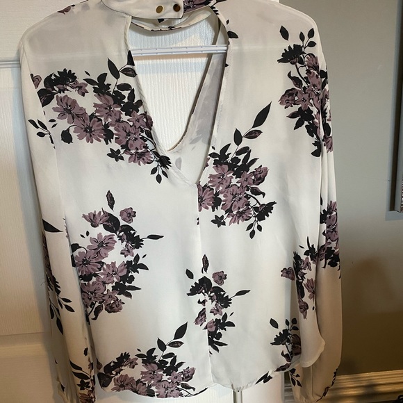 V-neck floral blouse from dynamite - Picture 2 of 5